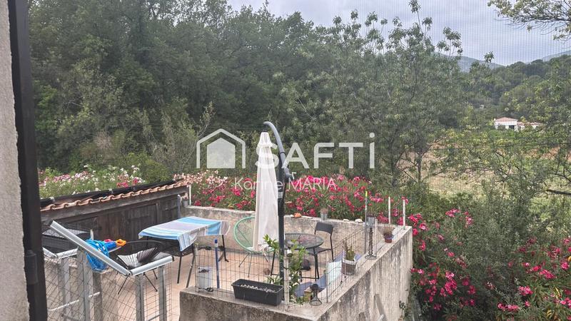 Maison - 242 m² - 12 pièces