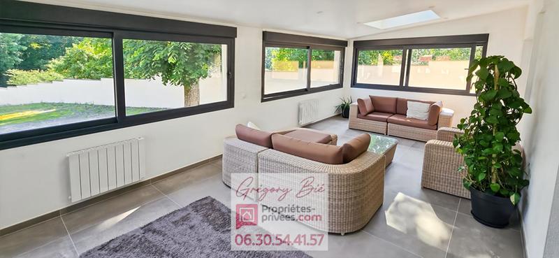 Maison - 270 m² - 9 pièces