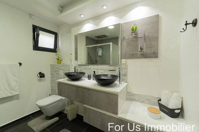 Villa - 271 m² - 8 pièces