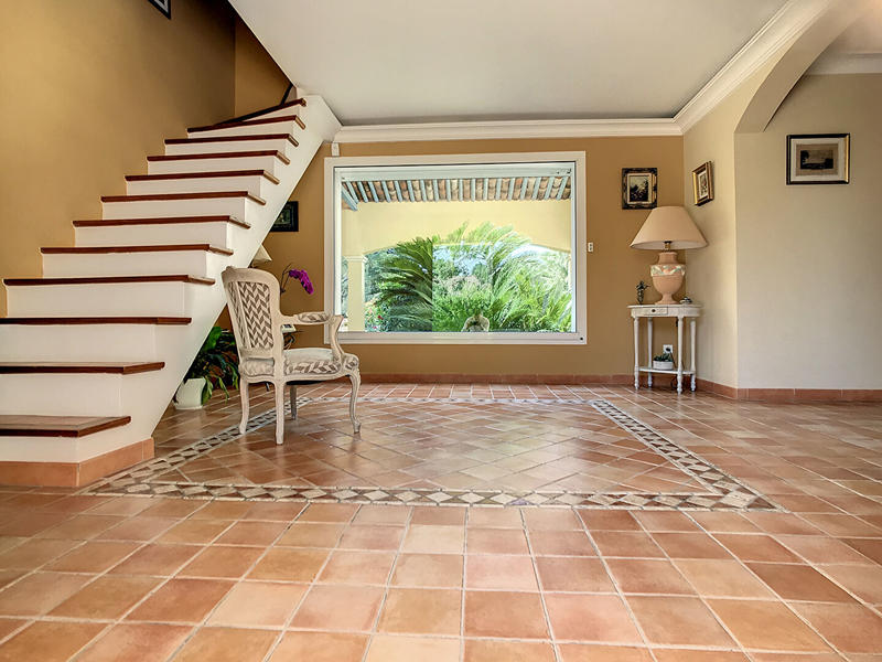 Maison - 241 m² - 9 pièces