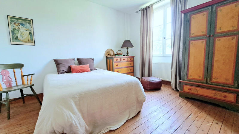 Maison - 201 m² - 7 pièces