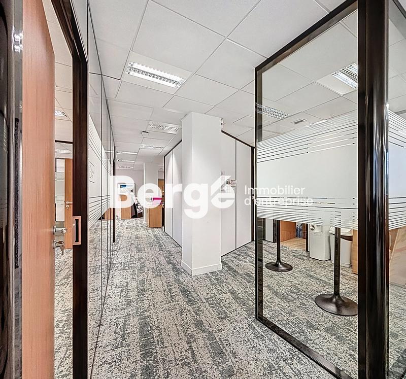 Bureau - 251 m²