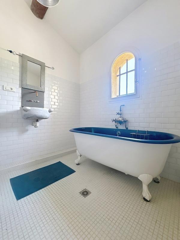 Maison - 240 m² - 6 pièces