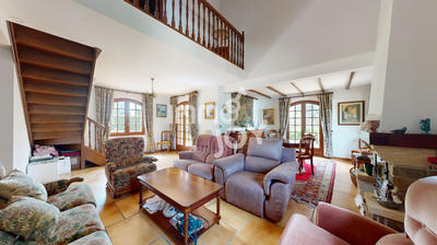 Maison - 231 m² - 7 pièces