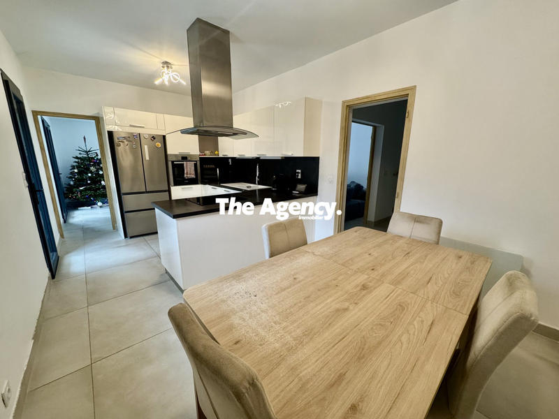 Villa - 203 m² - 9 pièces