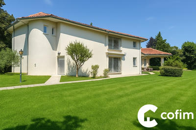 Maison - 400 m² - 8 pièces