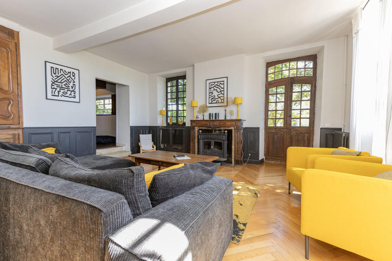 Propriété - 673 m² - 18 pièces