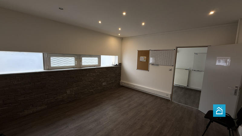 Local d'activités - 90 m² - 3 pièces