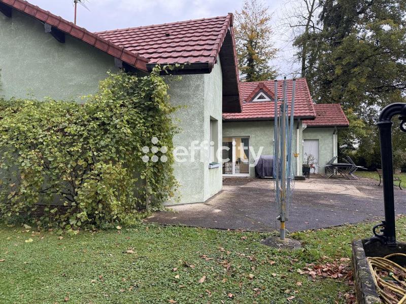 Maison - 235 m² - 6 pièces