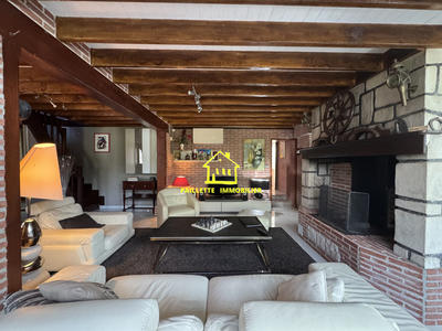 Maison traditionnelle - 355 m² - 7 pièces