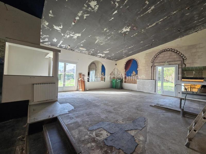 Maison - 300 m² - 5 pièces