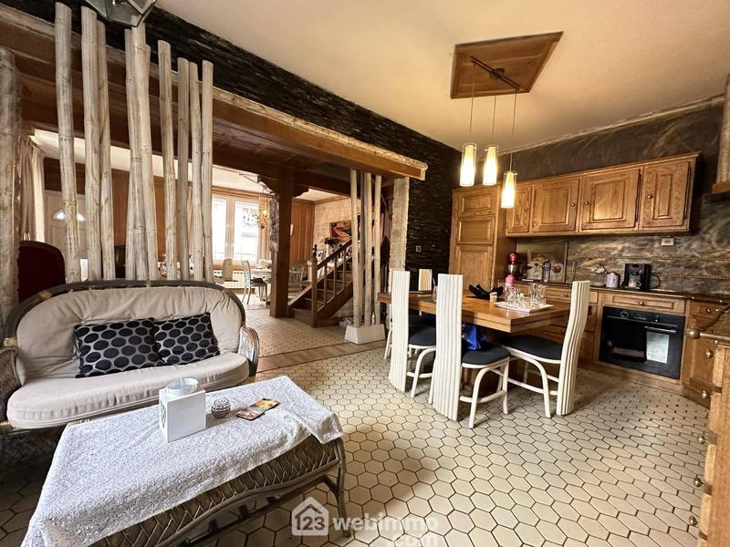 Maison - 196 m² - 8 pièces