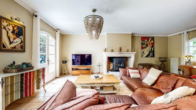 Maison - 206 m² - 8 pièces