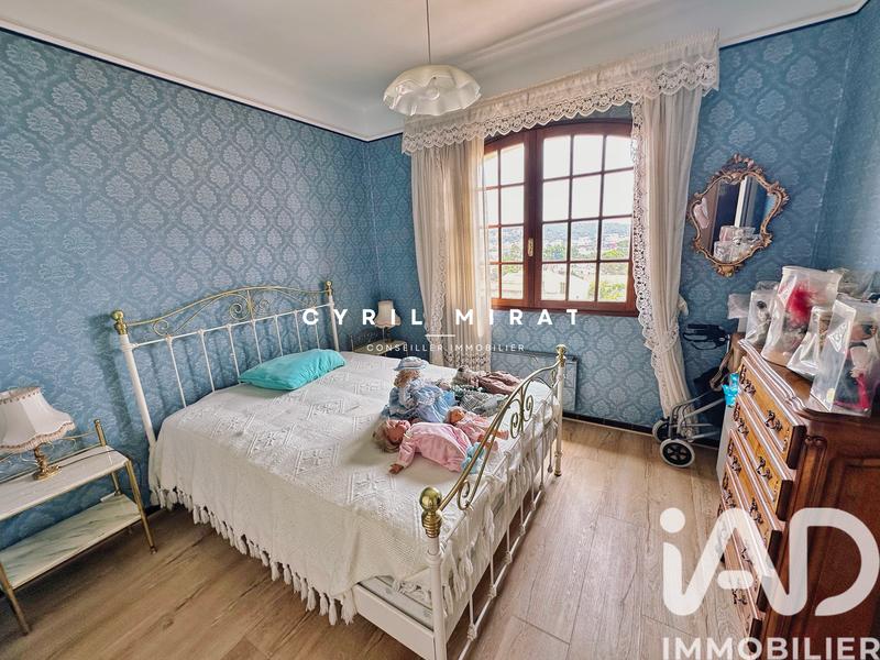 Maison - 260 m² - 14 pièces