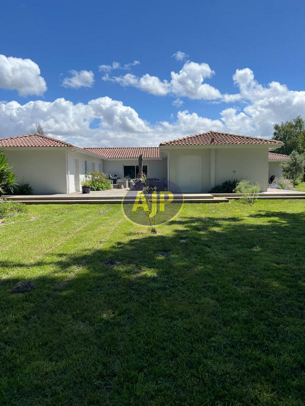 Maison - 191 m² - 5 pièces