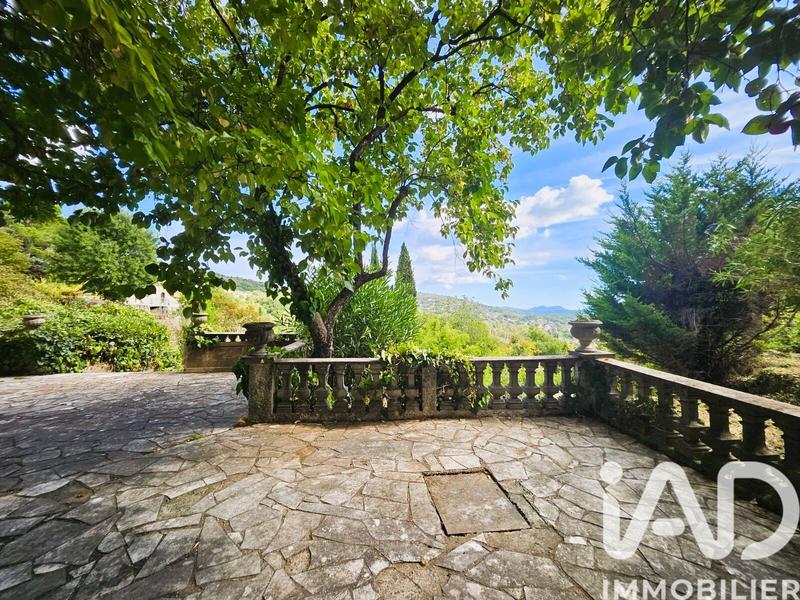 Maison - 240 m² - 10 pièces