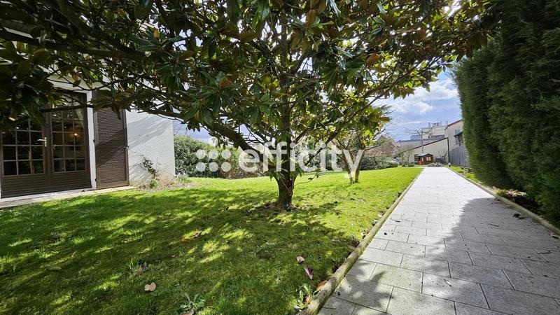 Maison - 233 m² - 8 pièces