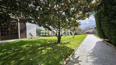 Maison - 233 m² - 8 pièces