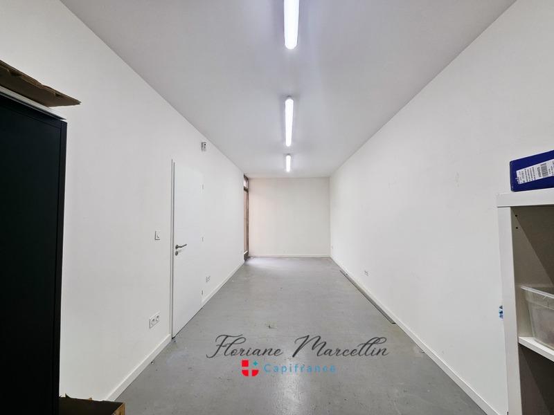 Local commercial - 160 m² - 5 pièces
