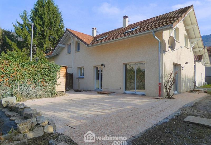 Maison - 104 m² - 4 pièces