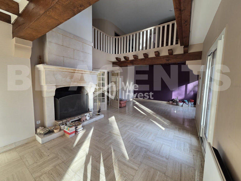 Maison - 213 m² - 7 pièces