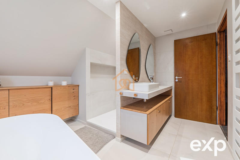 Maison - 185 m² - 6 pièces