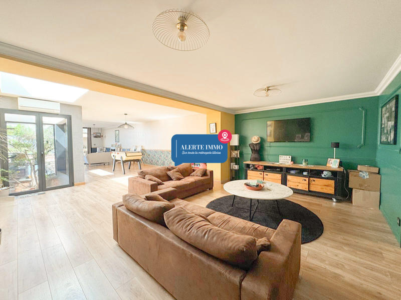 Maison - 243 m² - 7 pièces