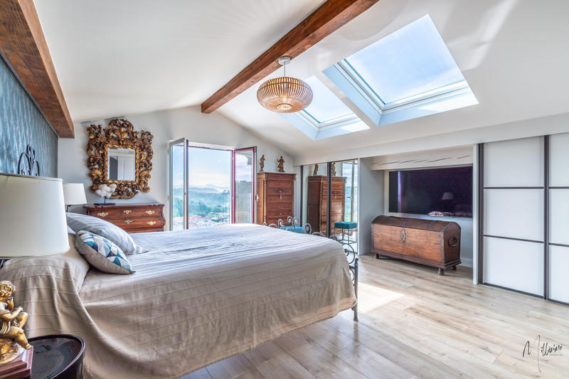 Maison - 207 m² - 8 pièces