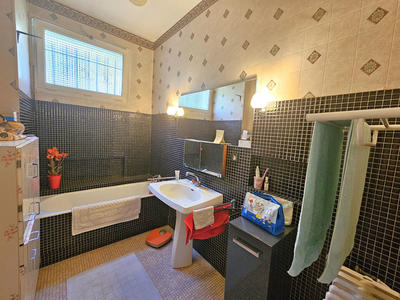 Maison - 214 m² - 8 pièces