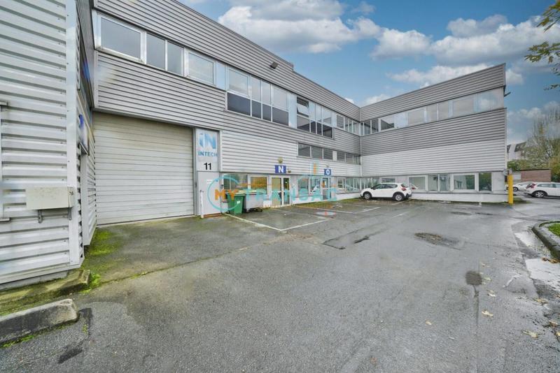 Local d'activité / Entrepôt - 396 m²
