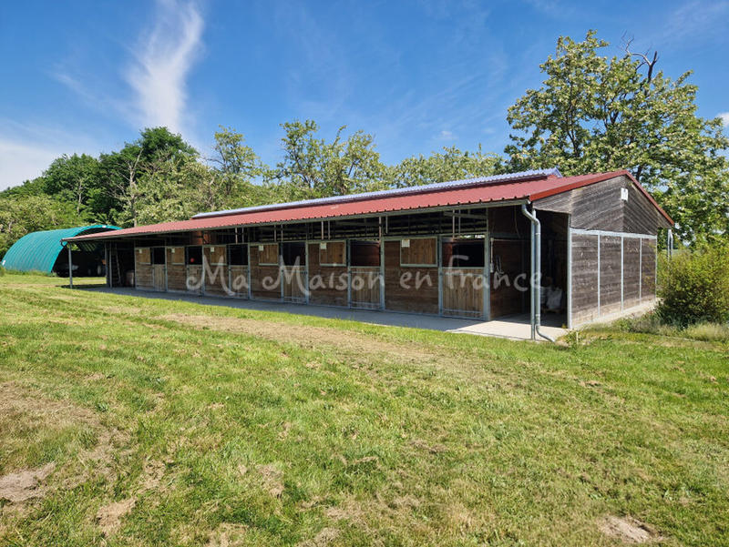 Maison - 157 m² - 11 pièces