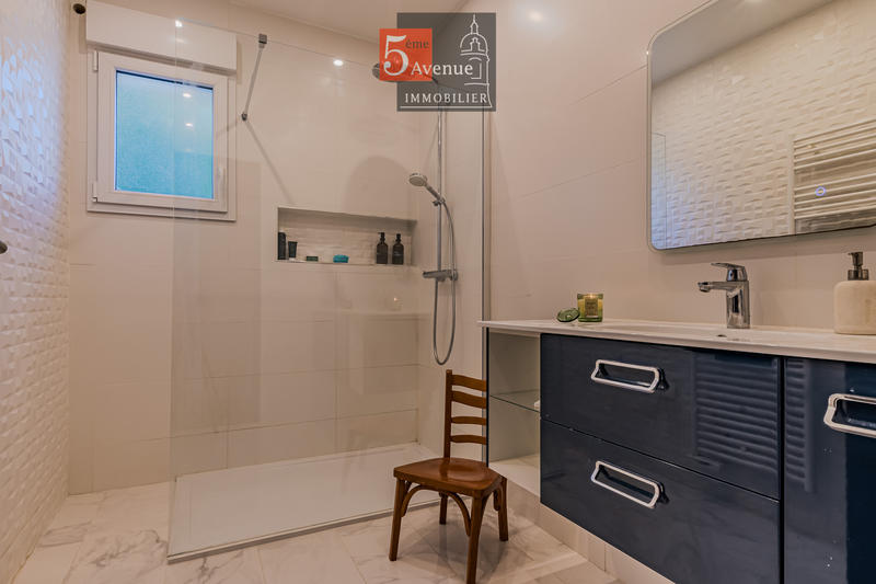 Maison - 450 m² - 9 pièces