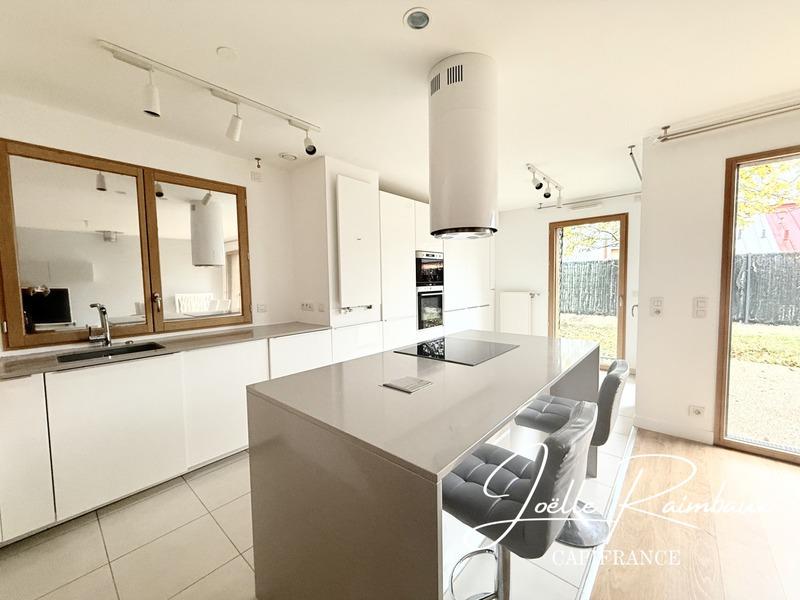 Maison - 97 m² - 5 pièces