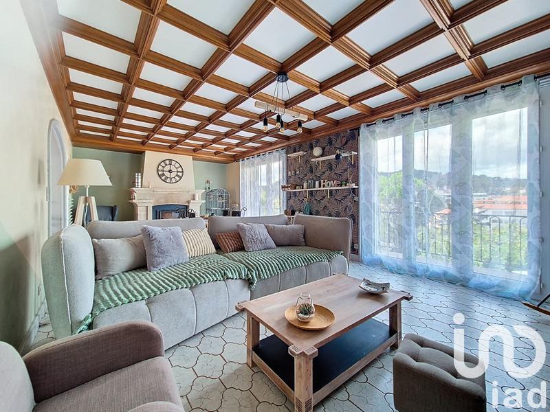 Maison - 240 m² - 10 pièces