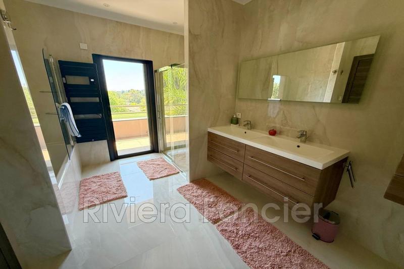 Maison - 240 m² - 5 pièces