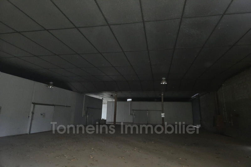 Local commercial - 8 000 m²