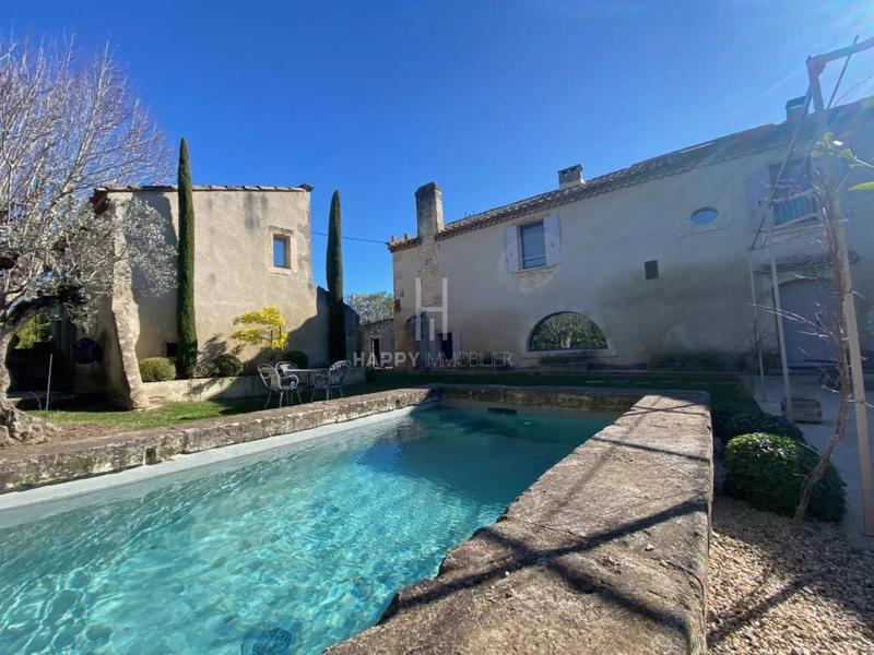 Mas - 300 m² - 8 pièces