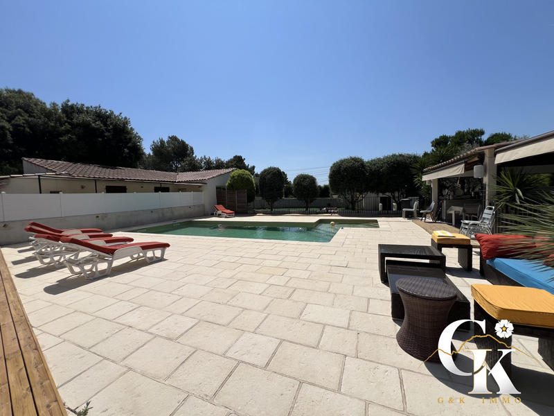 Maison - 238 m² - 7 pièces