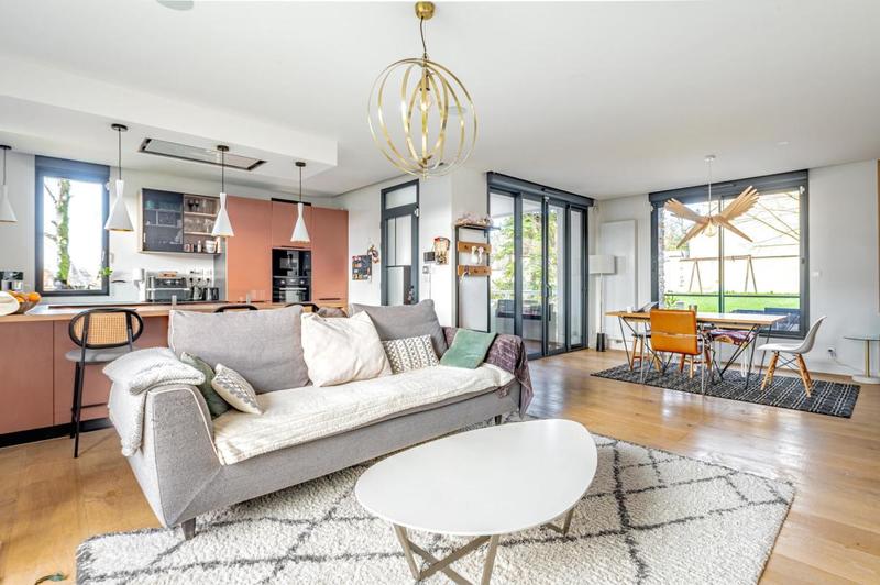 Maison - 206 m² - 6 pièces