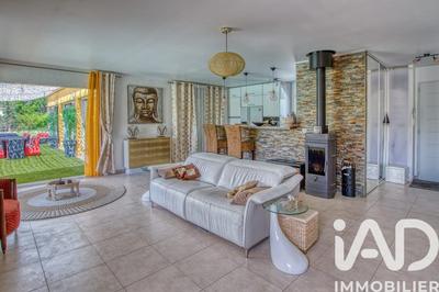 Maison - 240 m² - 8 pièces