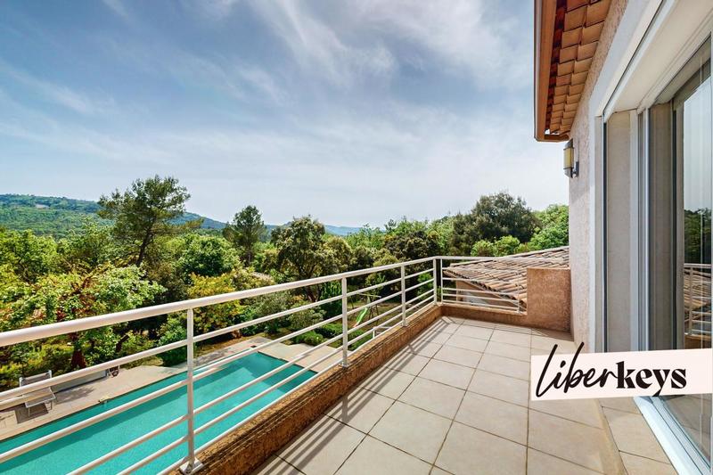 Villa - 239 m² - 6 pièces