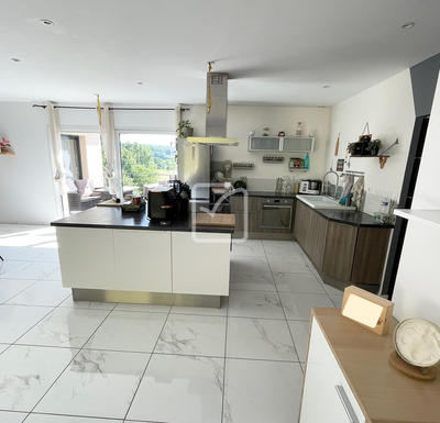 Maison - 165 m² - 4 pièces