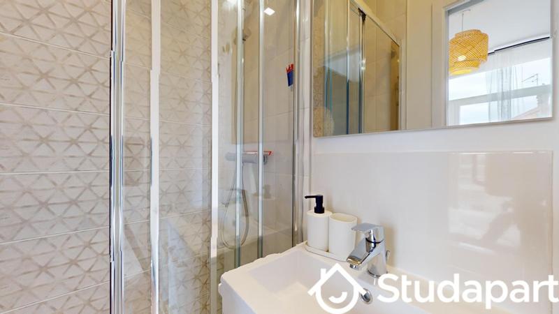 Chambre - 12 m² - 1 pièce