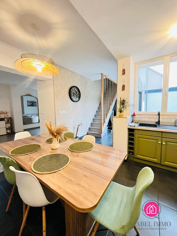 Maison - 99 m² - 5 pièces