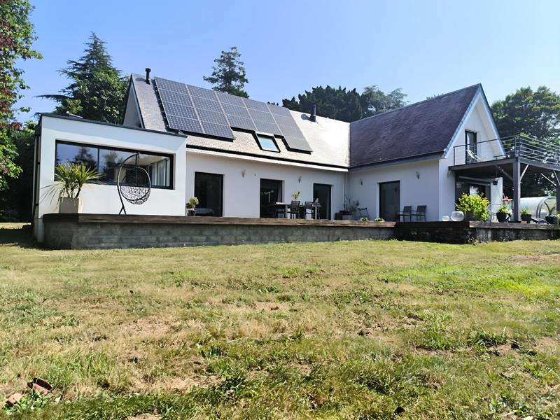 Maison contemporaine - 209 m² - 7 pièces