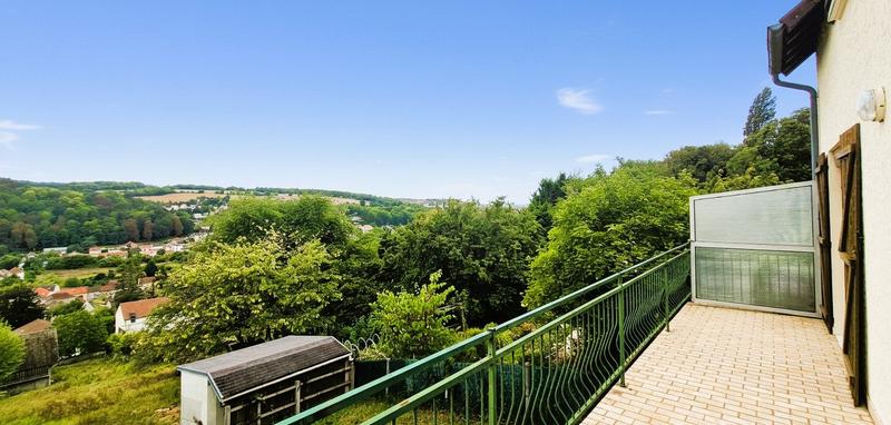 Maison traditionnelle - 180 m² - 8 pièces