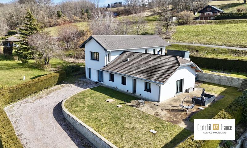 Villa - 277 m² - 9 pièces