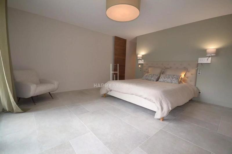 Maison - 222 m² - 7 pièces