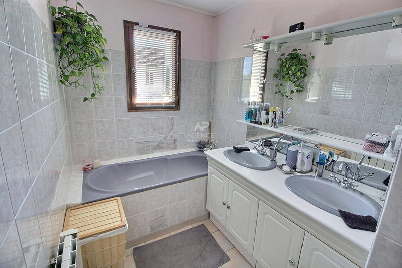 Maison - 158 m² - 7 pièces