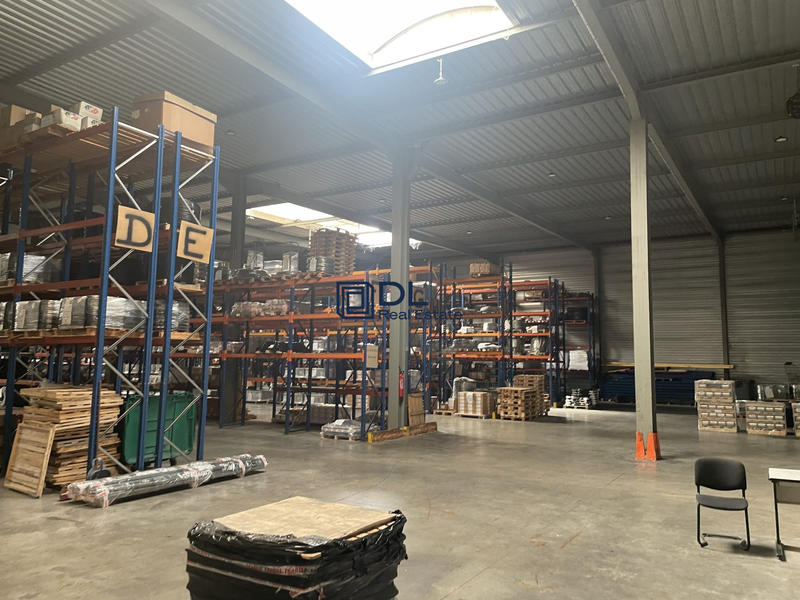 Entrepôt - 3 000 m²